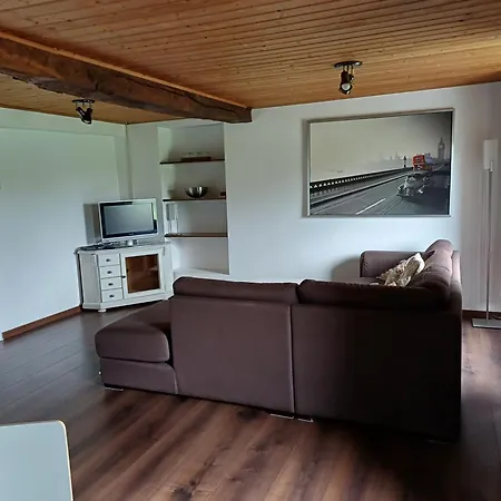 Holiday home De Peerdstal